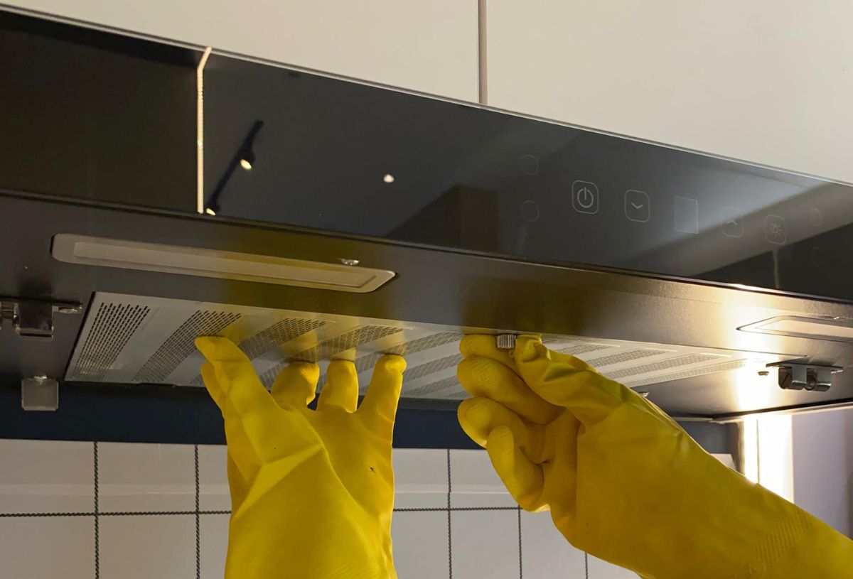 Installing a Kitchen Cooker Hood